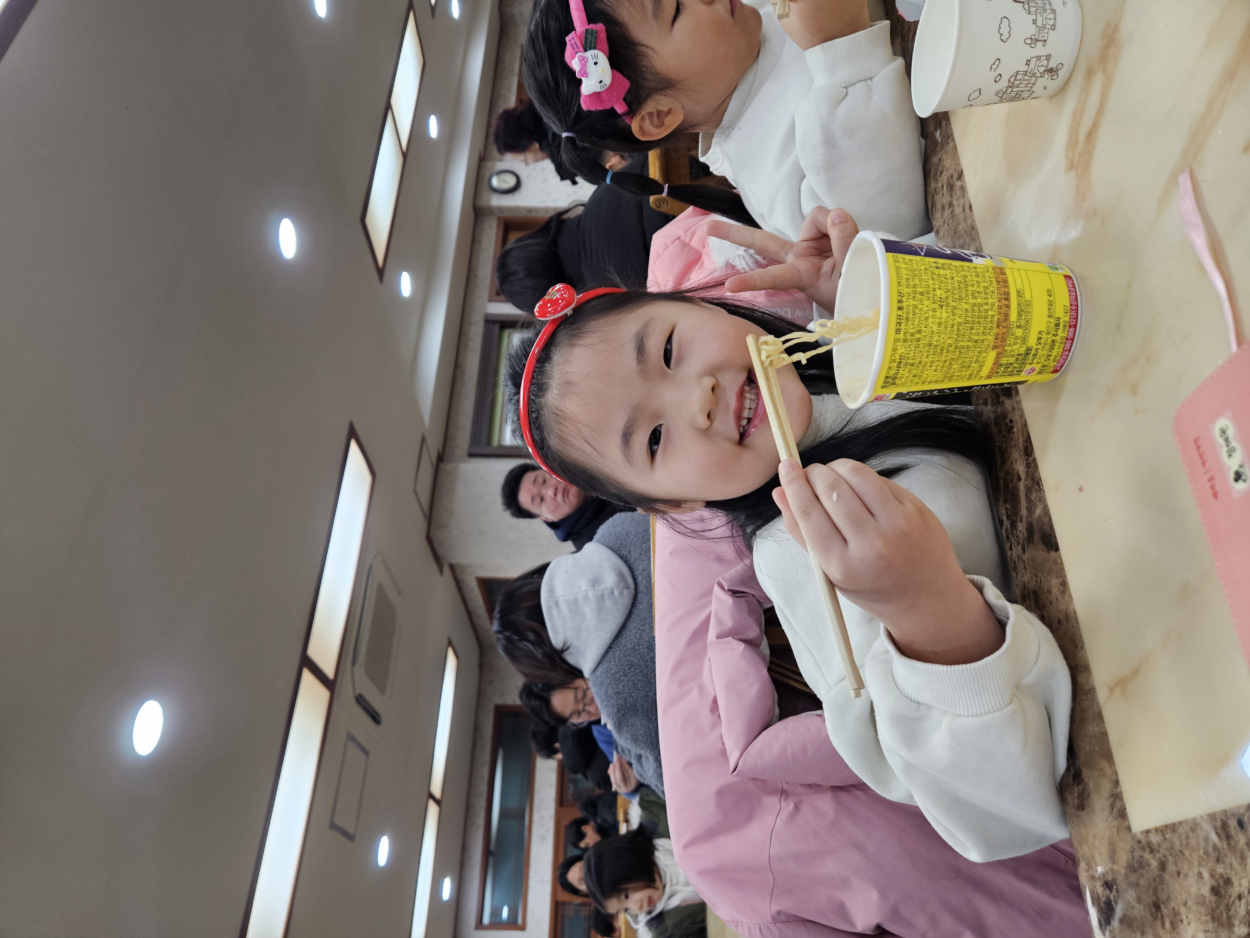 신년특별 새벽기도회 특송 후 식사.jpg